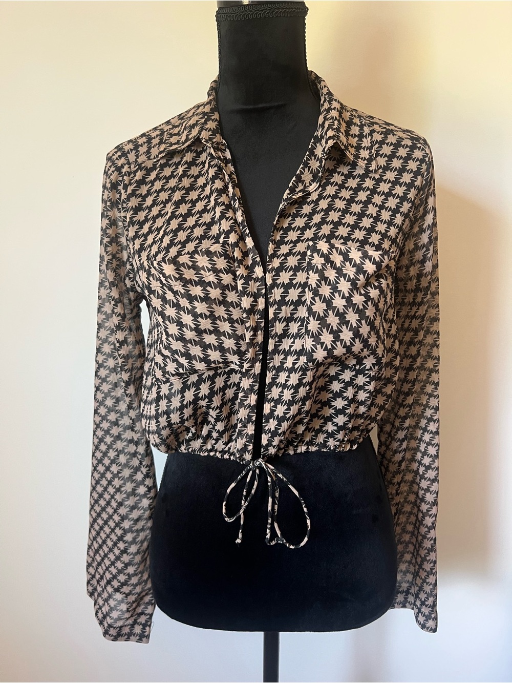 Free People Women’s Black and Beige Geometric Collared Crop Blouse XS